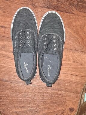 Universal Thread Black Canvas Slip-On Sneakers (Kids)